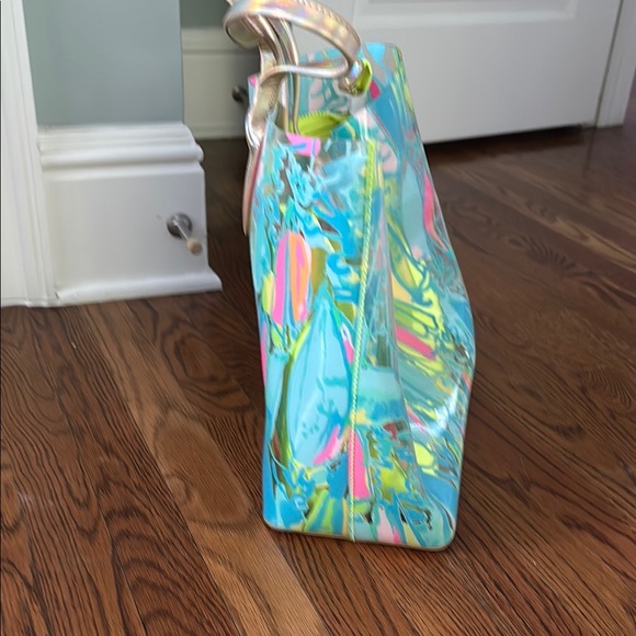 Lilly Pulitzer Blue and Pink Tote Bag with Artistic Flair - Picture 5 of 6